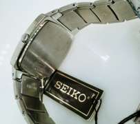 Seiko SKP207 Mens Watch Stainless Steel Case and Bracelet Black Dial Date Display