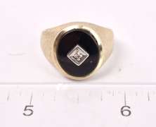 Opulent Onyx and Diamond Ring in Yellow Gold