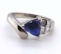 Incredible 18kt Tanzanite and Baguette Diamond Ring