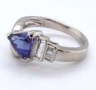 Incredible 18kt Tanzanite and Baguette Diamond Ring
