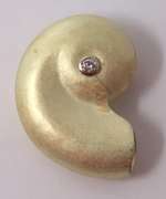 Pleasing Yellow Gold Diamond in Satin Finish Shell