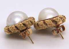 Charming 18kt Mabee Pearl Stud Earrings