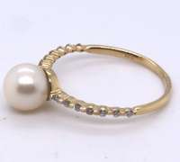 Elegant Yellow Gold Pearl and Diamond Ring
