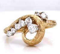 Attractive 18kt Diamond Swirl Ring