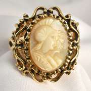 Unusual Vintage Mother of Pearl Cameo Ring