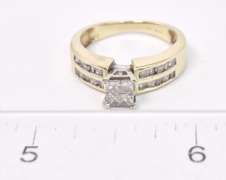 Wonderful Ladies Diamond Ring in 14K Yellow Gold