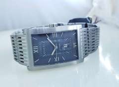 Gucci men's wristwatch 8600M Automatic Swiss Made NEW with tags box and papers