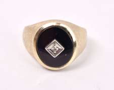 Opulent Onyx and Diamond Ring in Yellow Gold