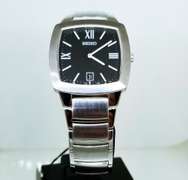 Seiko SKP207 Mens Watch Stainless Steel Case and Bracelet Black Dial Date Display