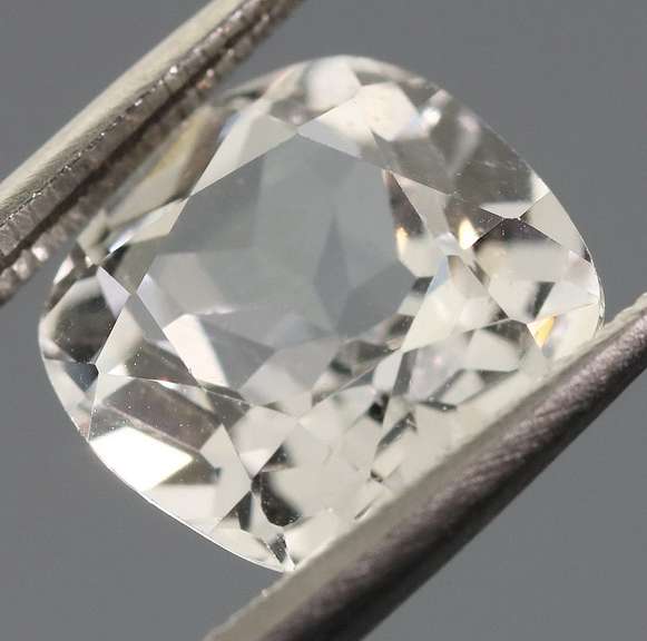 Exciting 4.63ct diamond white Topaz