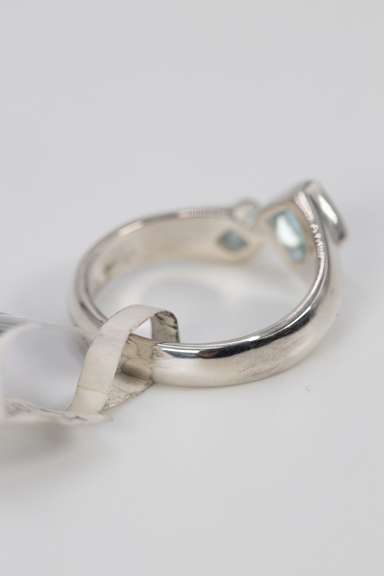 .925 Sterling Silver Blue Topaz Gemstone Ring Size 8