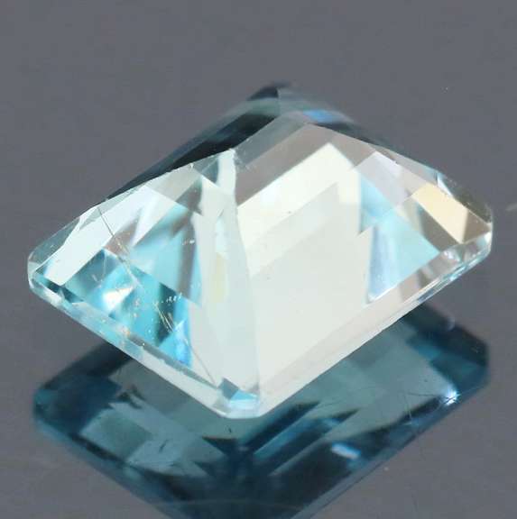 Amazing 5.49ct emerald cut sky blue Topaz