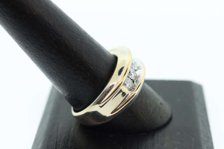 MEN'S 14 KT WHITE GOLD DIAMOND BAND