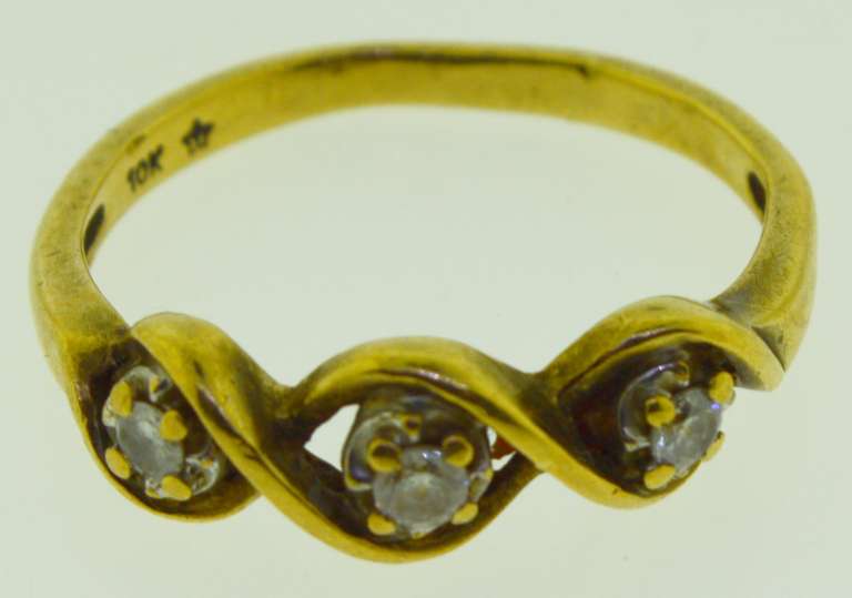 10KT Yellow Gold Three Stone Diamond ring