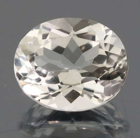 Superb 5.86ct diamond white Topaz