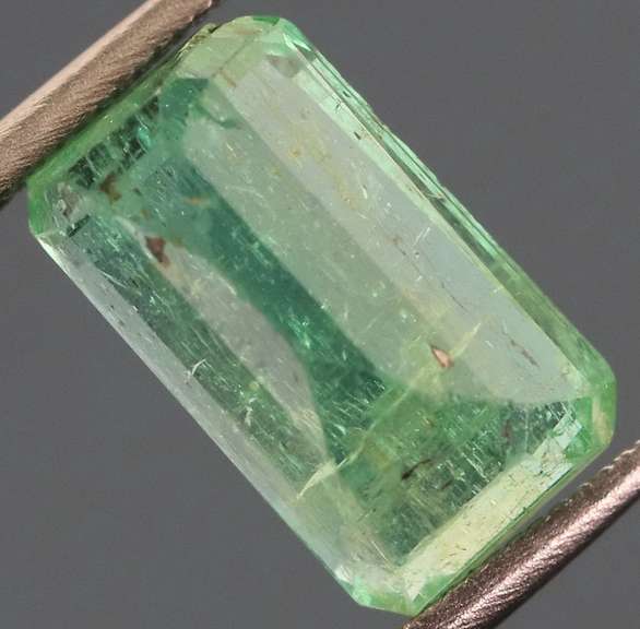 Fantastic color! 2.98ct vibrant green Colombian Emerald