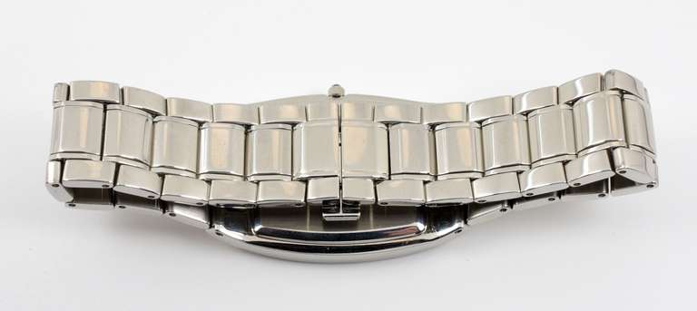 Handsome Men's Seiko Quartz Watch in Stainless Steel
