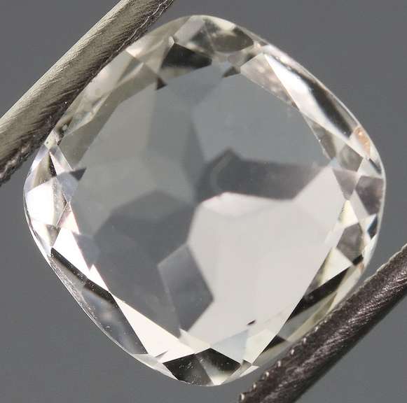 Exciting 4.63ct diamond white Topaz