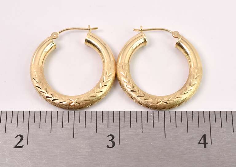 Classic Etched Hoop Earrings in 14K Yellow Gold