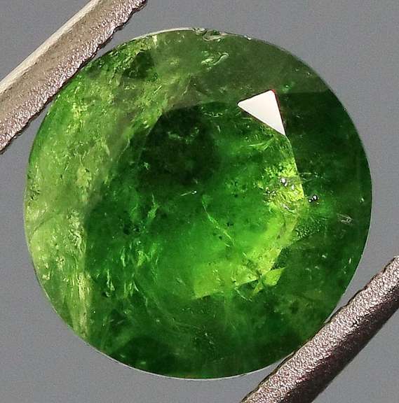 Rich emerald green 1.91ct Tsavorite Garnet solitaire