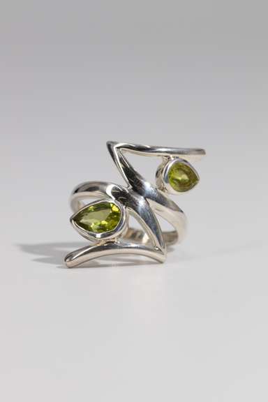 .925 Sterling Silver Ring w/ Peridot Natural Gem Stones Size 7