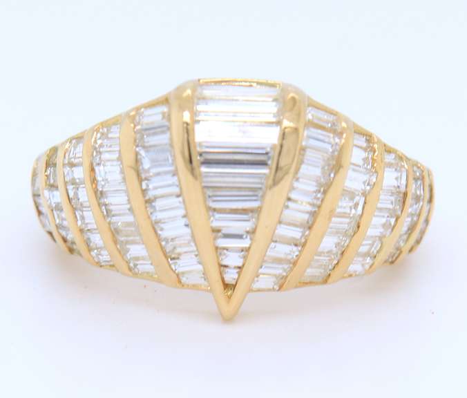 Majestic 18kt Yellow Gold Diamond Ring