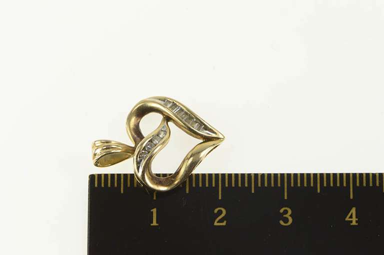 10K Yellow Gold 0.15 Ctw Classic Curvy Wavy Heart Love Pendant