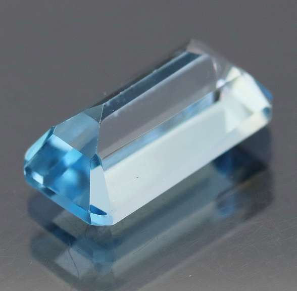 Beautiful 5.15ct emerald cut Topaz