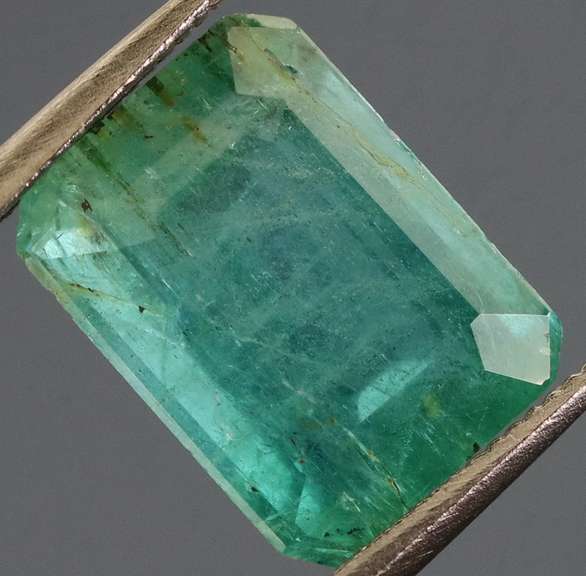 Outstanding color! 3.07ct vivid green Colombian Emerald
