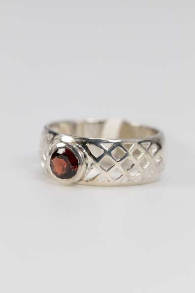 .925 Sterling Silver Garnet Gemstone Ring Size 9.5