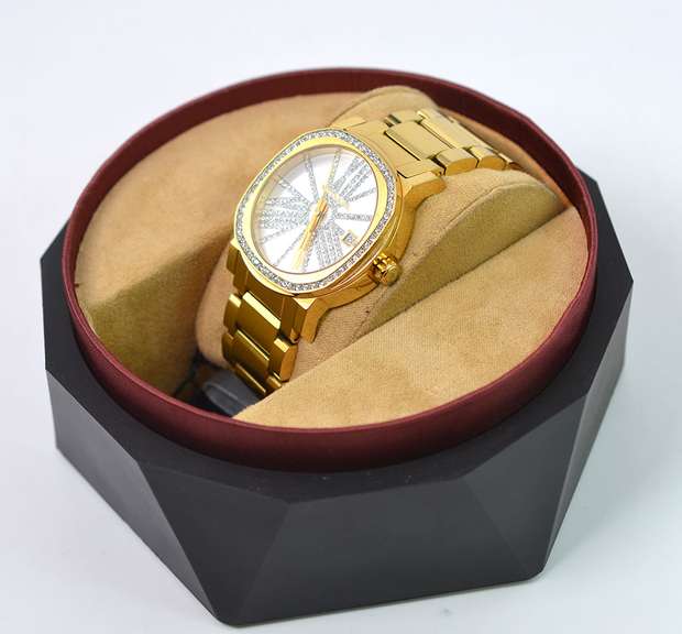 Wittnauer Crystal Accented Dial, Pre-Owned.