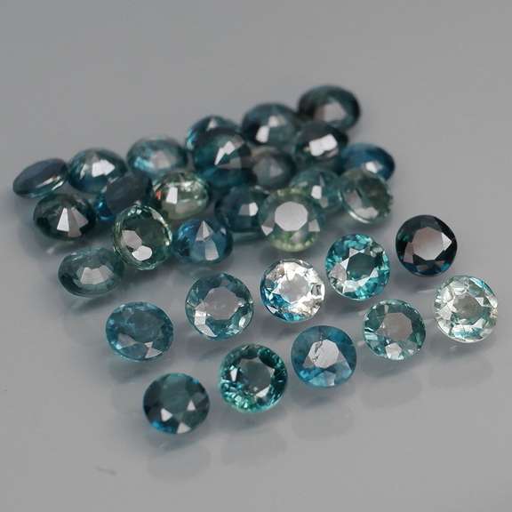 Heated only! 4.40ct round cut Australian Sapphire set