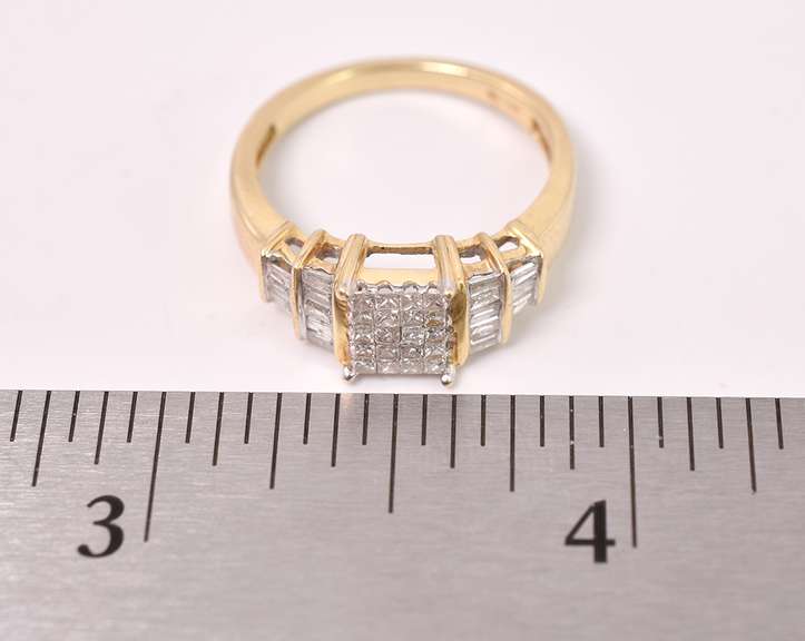 Sparkling Diamond Ring in 14K Yellow Gold
