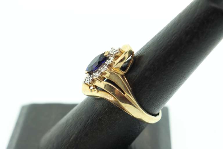 LADIES RING WITH SAPPHIRE AND DIAMONDS