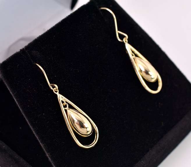 Gorgeous Tear Drop Earrings in 14K Yellow Gold