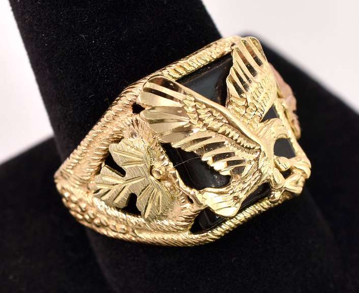 Eagle Design Men's Ring in Yellow Gold