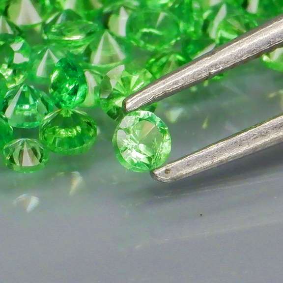 Brilliant! 3.86ct untreated apple green Tsavorite set
