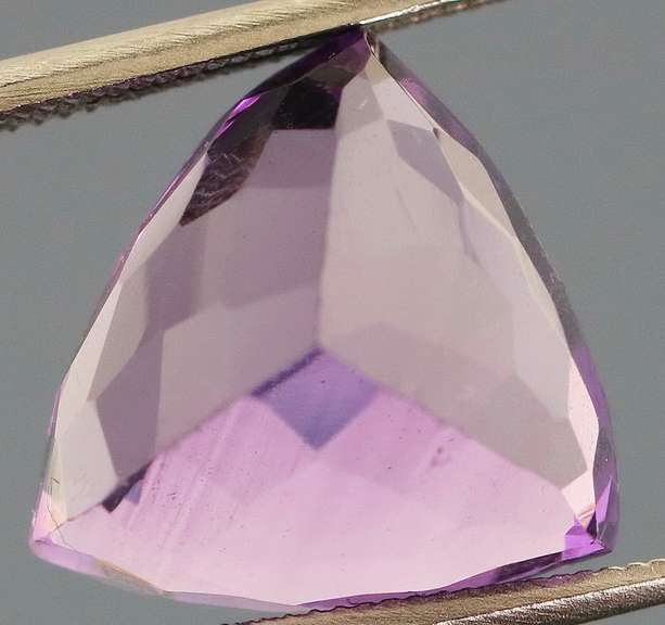 Stunning 6.07ct trillion cut Brazilian Amethyst