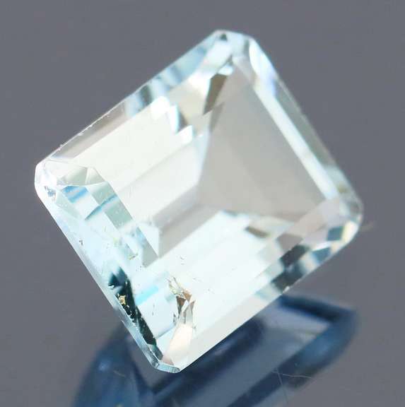 Amazing 5.49ct emerald cut sky blue Topaz