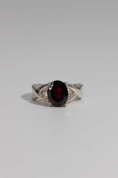 .925 Sterling Silver Garnet Natural Gem Stone 10mm x 8mm Size 6 Ring