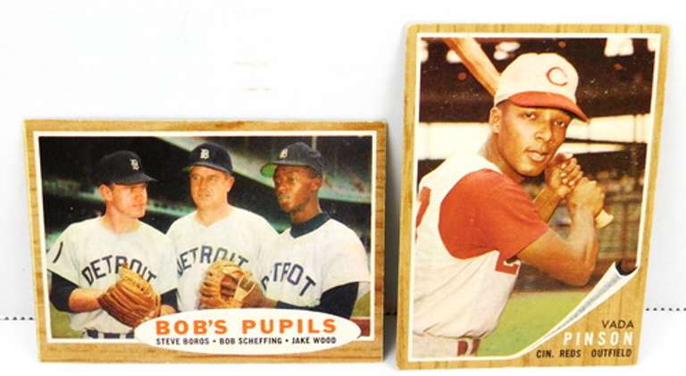 2 Topps 1962 Baseball Cards