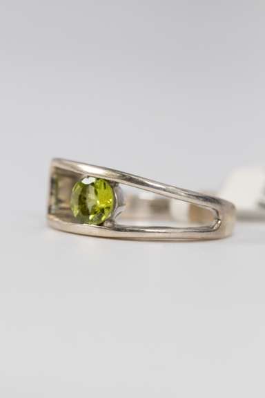 Sterling Silver Natural Peridot Gemstone Ring Size 7