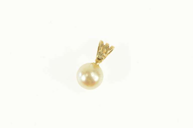 14K Yellow Gold Pearl Diamond Accent 6.9m Classic Pendant
