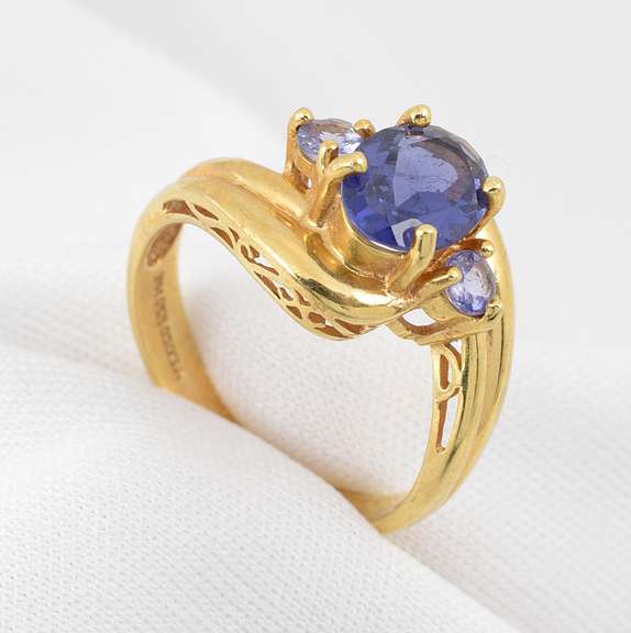 Pleasing Oval Tanzanite Ring