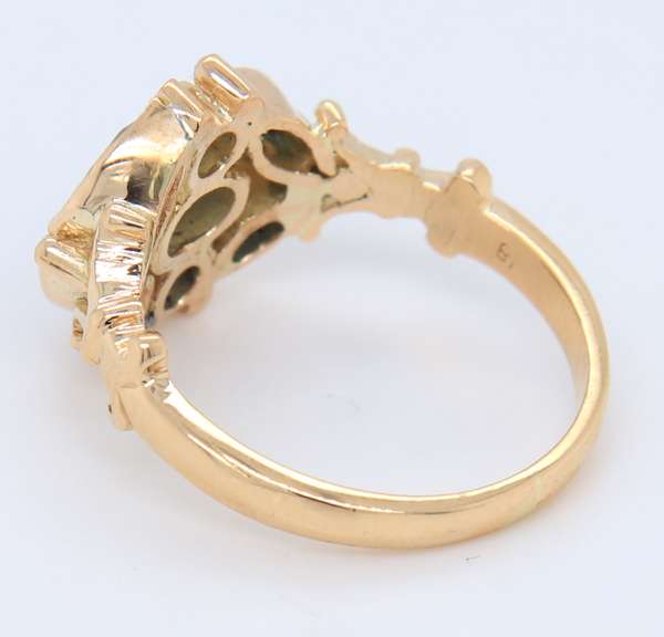 Pleasing 18kt Yellow Gold Multi Shape Blue Sapphire Cocktail Ring