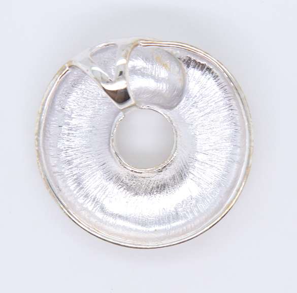 Vintage 925 Sterling Silver Round Pendant