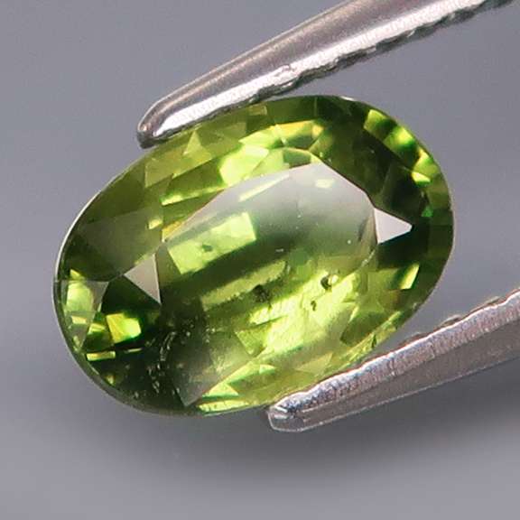 Simply amazing 1.38ct golden green Sapphire