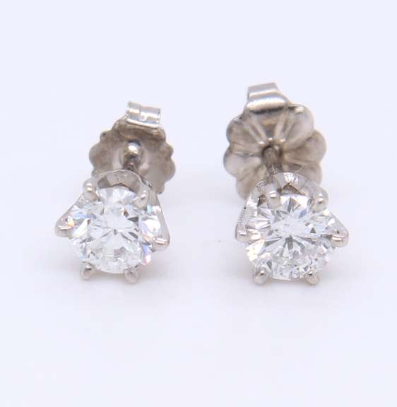 Elegant White Gold Round Brilliant Cut Diamond Stud Earrings