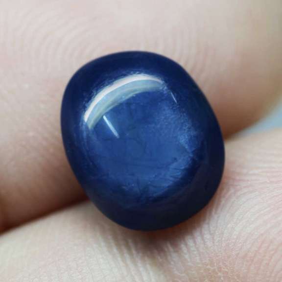 Stunning 7.75ct royal blue Star Sapphire