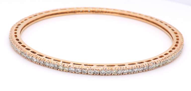 Romantic 18kt Round Brilliant Cut Diamond Bangle